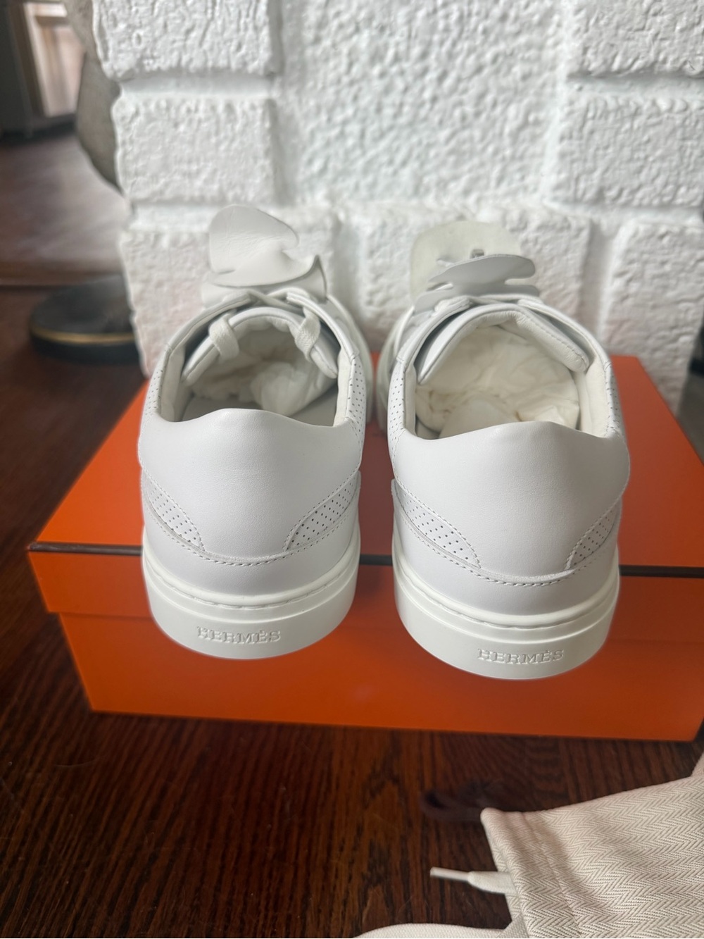 BRAND NEW! Hermes Day Sneaker. White perforated leather. Size: EU 39/US 8.5. - Picture 4 of 14